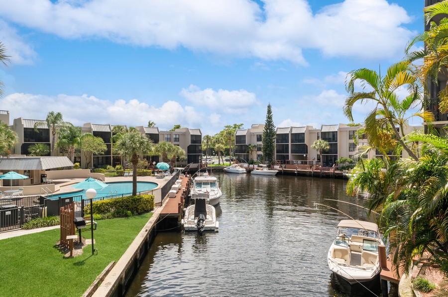 Real Estate Photography - 9 Royal Palm Way 1030, Boca Raton, FL, 33432 - Lake View