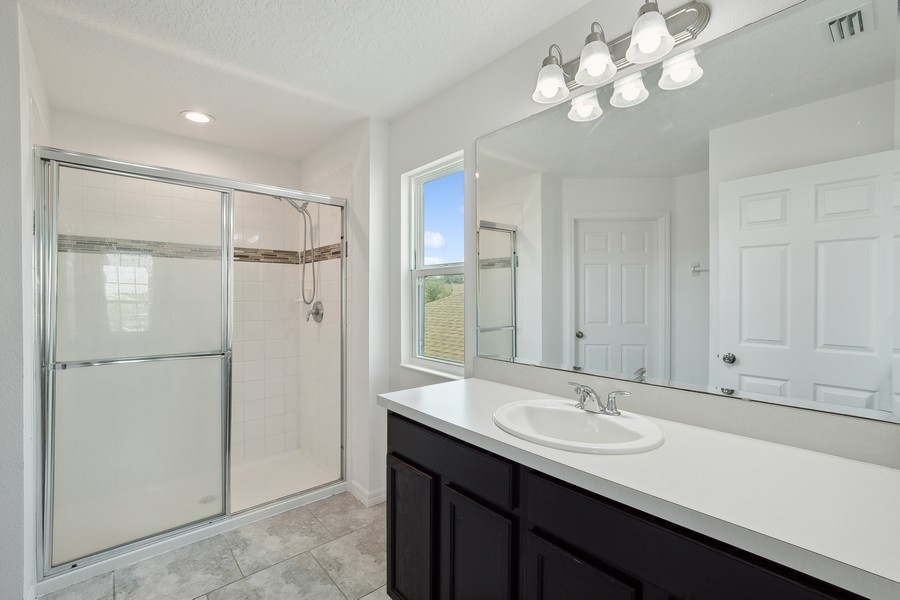 Real Estate Photography - 26026 Meadow Breeze Lane, Leesburg, FL, 34748 - 3rd Bathroom