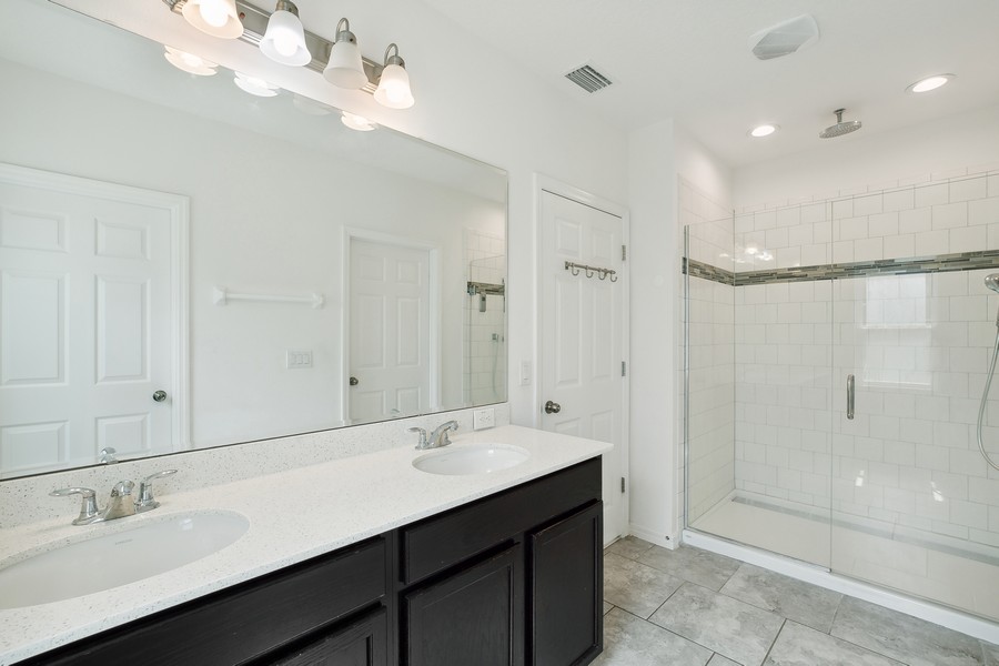 Real Estate Photography - 26026 Meadow Breeze Lane, Leesburg, FL, 34748 - Primary Bathroom