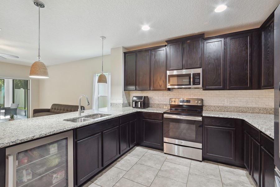 Real Estate Photography - 26026 Meadow Breeze Lane, Leesburg, FL, 34748 - Kitchen