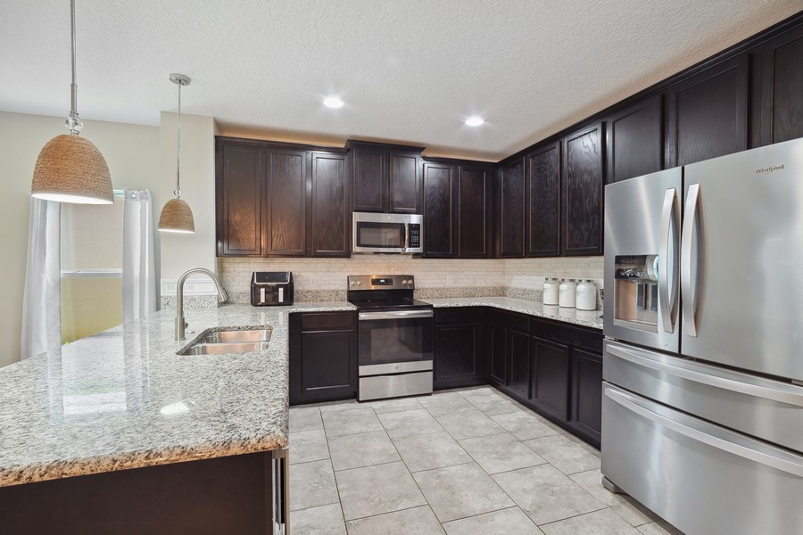 Real Estate Photography - 26026 Meadow Breeze Lane, Leesburg, FL, 34748 - Kitchen