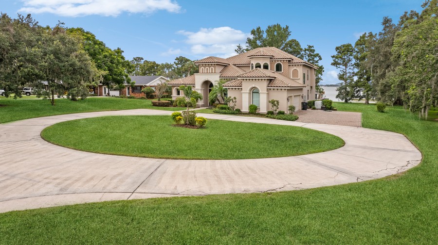 Real Estate Photography - 1900 N Lake Eloise Dr, Winter Haven, FL, 33884 - Front View