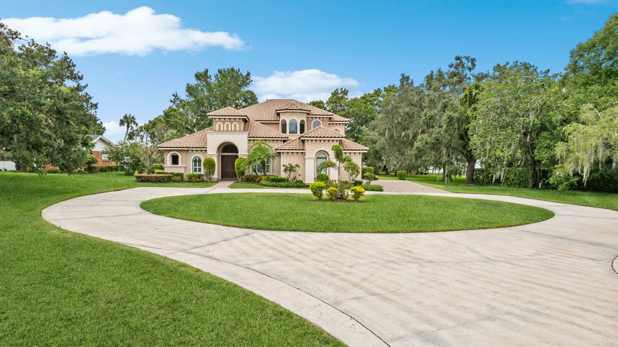 Real Estate Photography - 1900 N Lake Eloise Dr, Winter Haven, FL, 33884 - Front View