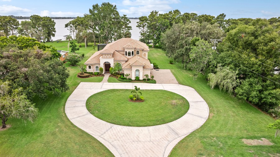 Real Estate Photography - 1900 N Lake Eloise Dr, Winter Haven, FL, 33884 - Front View