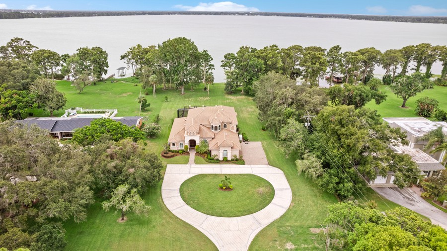 Real Estate Photography - 1900 N Lake Eloise Dr, Winter Haven, FL, 33884 - Front View