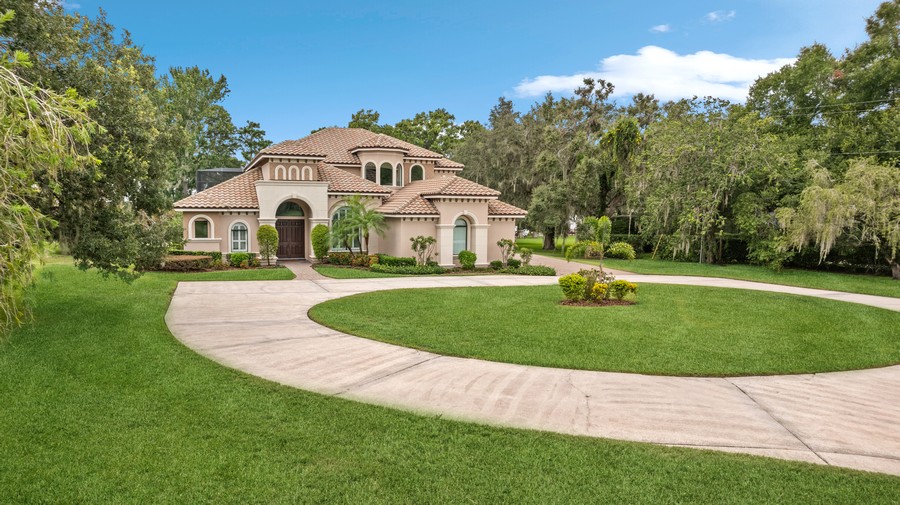 Real Estate Photography - 1900 N Lake Eloise Dr, Winter Haven, FL, 33884 - Front View