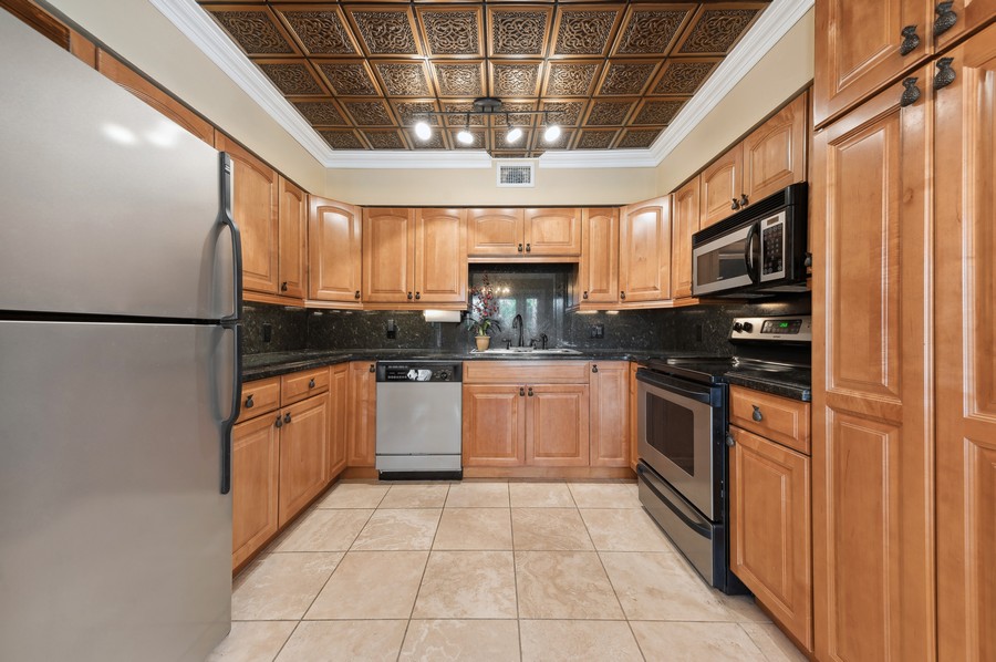 Real Estate Photography - 129 S Golfview Road #6, Lake Worth Beach, FL, 33460 - Kitchen