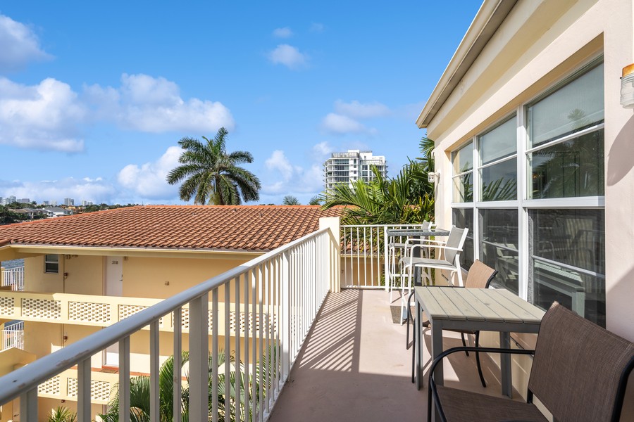 Real Estate Photography - 341 N Birch Rd, Fort Lauderdale, FL, 33304 - 