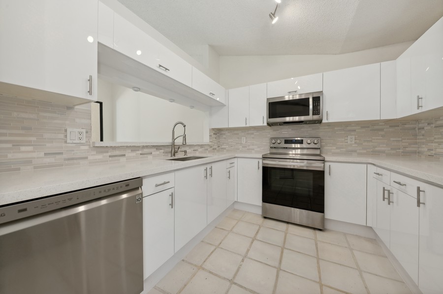 Real Estate Photography - 7219 Le Chalet Blvd, Boynton Beach, FL, 33472 - Kitchen