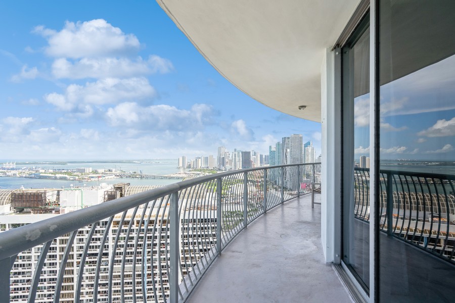 Real Estate Photography - 1750 N Bayshore Dr Apt 4802, Miami, FL, 33132 - 