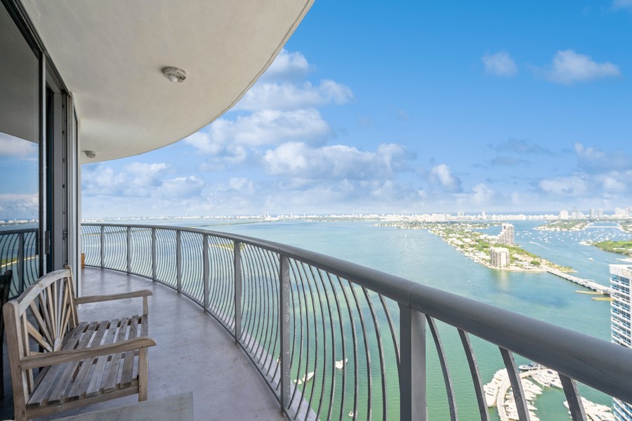Real Estate Photography - 1750 N Bayshore Dr Apt 4802, Miami, FL, 33132 - 