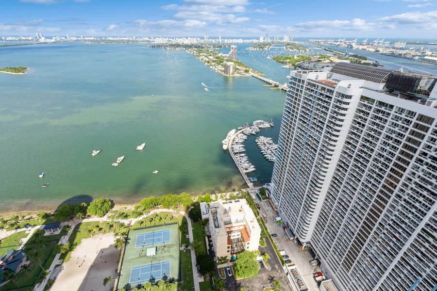 Real Estate Photography - 1750 N Bayshore Dr Apt 4802, Miami, FL, 33132 - 