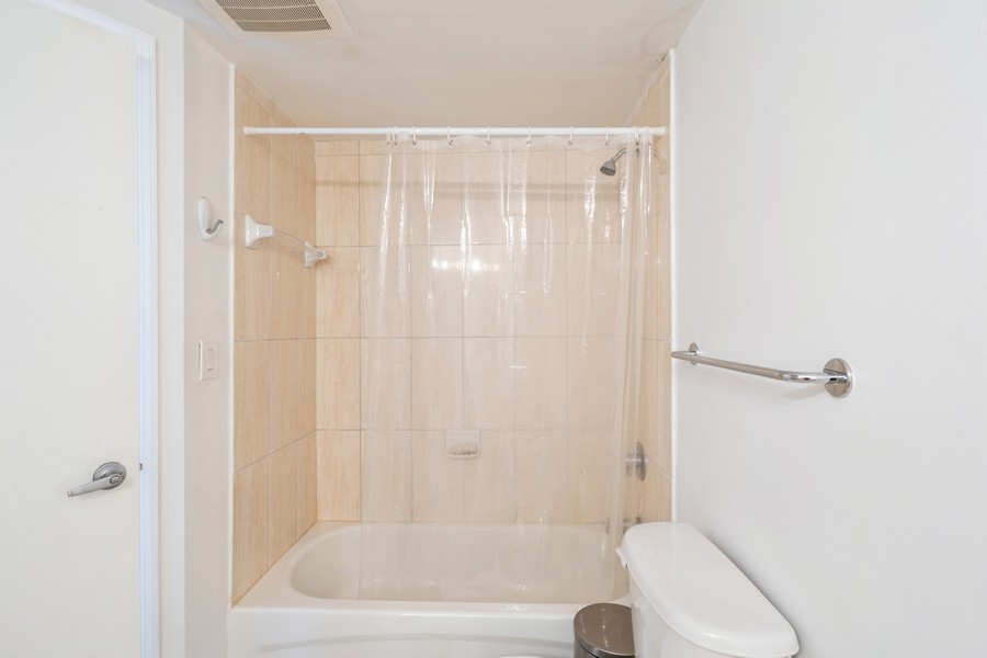 Real Estate Photography - 1750 N Bayshore Dr Apt 4802, Miami, FL, 33132 - 