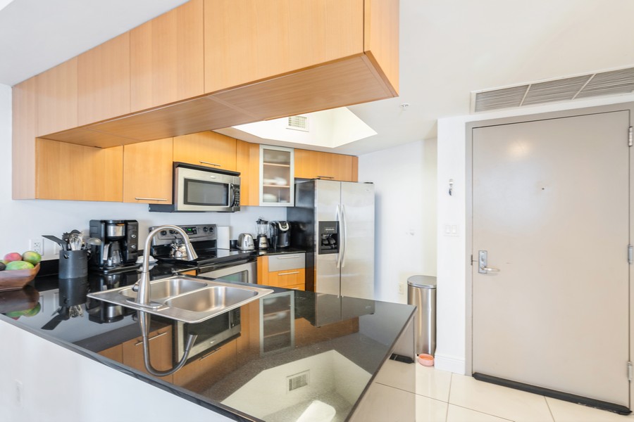Real Estate Photography - 1750 N Bayshore Dr Apt 4802, Miami, FL, 33132 - 