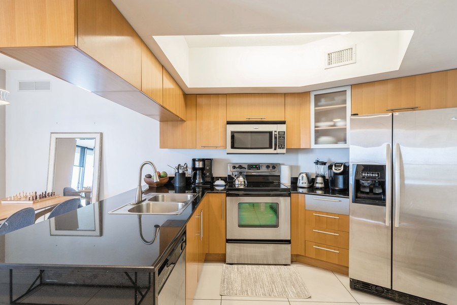 Real Estate Photography - 1750 N Bayshore Dr Apt 4802, Miami, FL, 33132 - 