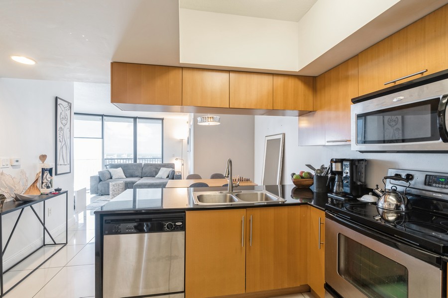 Real Estate Photography - 1750 N Bayshore Dr Apt 4802, Miami, FL, 33132 - 