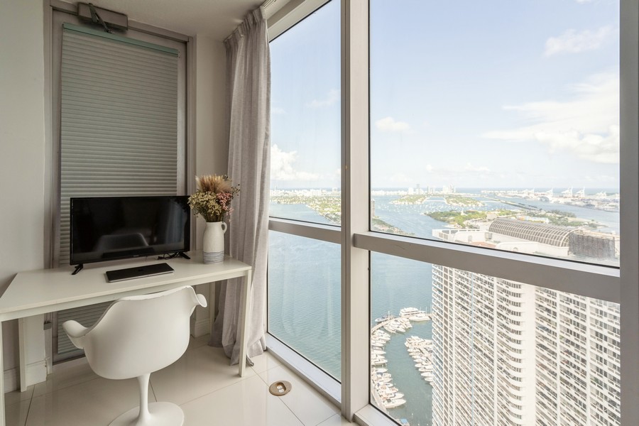 Real Estate Photography - 1750 N Bayshore Dr Apt 4802, Miami, FL, 33132 - 