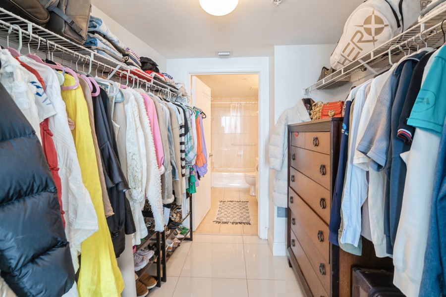 Real Estate Photography - 1750 N Bayshore Dr Apt 4802, Miami, FL, 33132 - 