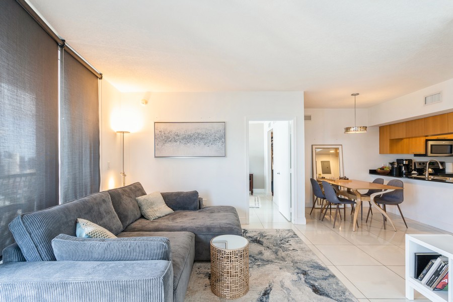 Real Estate Photography - 1750 N Bayshore Dr Apt 4802, Miami, FL, 33132 - 