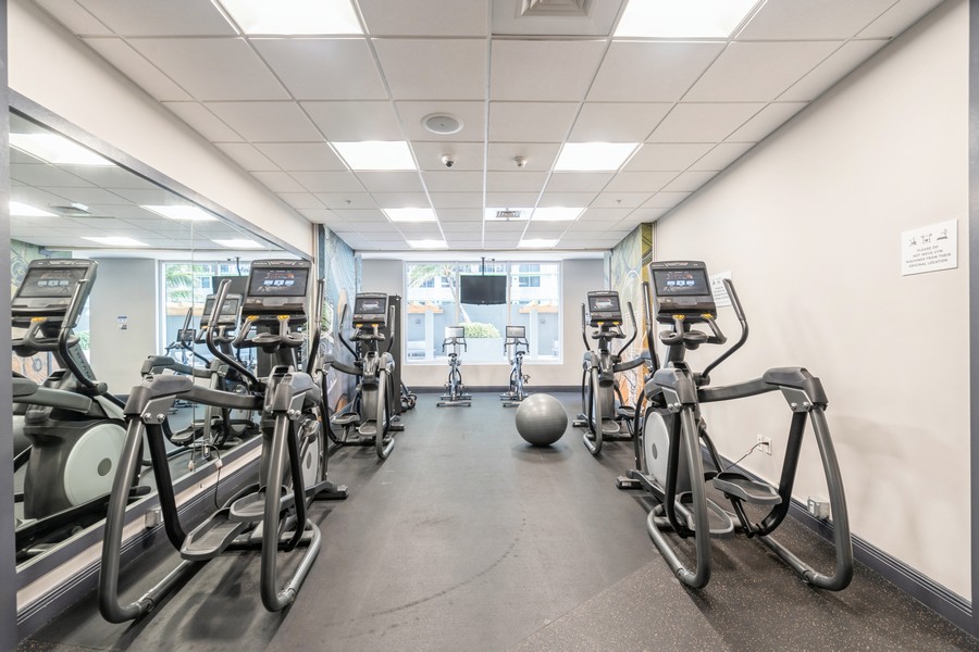 Real Estate Photography - 1750 N Bayshore Dr Apt 4802, Miami, FL, 33132 - 