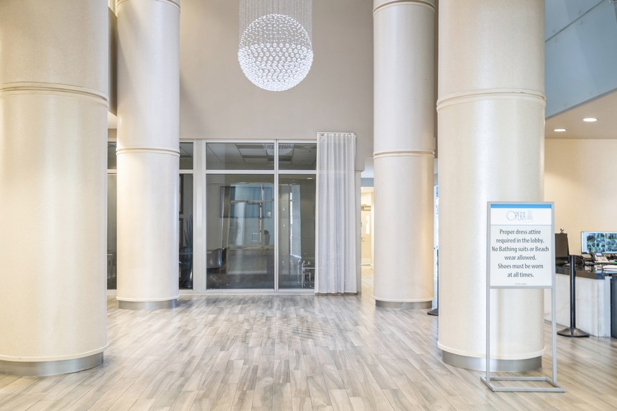 Real Estate Photography - 1750 N Bayshore Dr Apt 4802, Miami, FL, 33132 - 