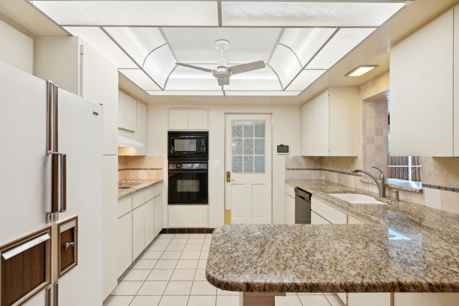Real Estate Photography - 3300 Duncan Avenue, Sarasota, FL, 34239 - Kitchen