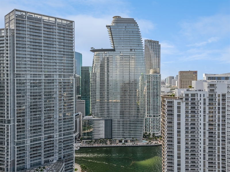 Real Estate Photography - 300 Biscayne Blvd Way #601, Miami, FL, 33131 - Aerial View