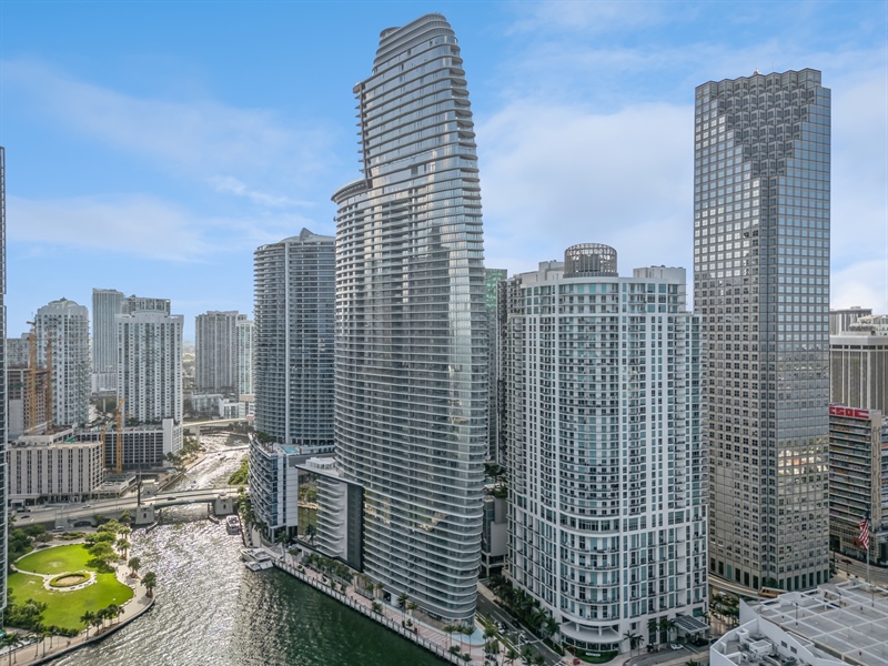 Real Estate Photography - 300 Biscayne Blvd Way #601, Miami, FL, 33131 - Aerial View