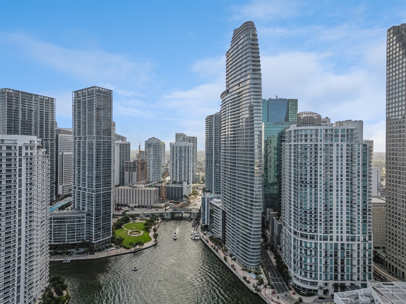 Real Estate Photography - 300 Biscayne Blvd Way #601, Miami, FL, 33131 - Aerial View
