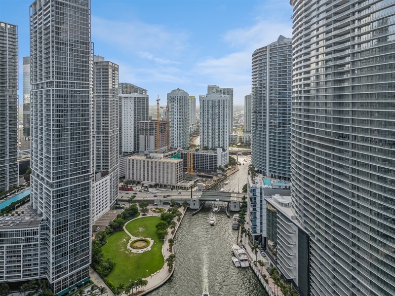Real Estate Photography - 300 Biscayne Blvd Way #601, Miami, FL, 33131 - Aerial View