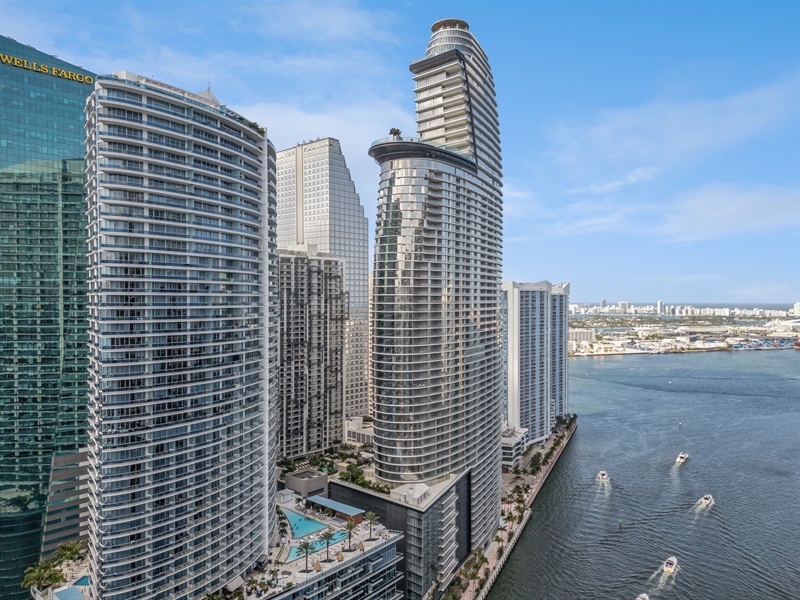 Real Estate Photography - 300 Biscayne Blvd Way #601, Miami, FL, 33131 - Aerial View