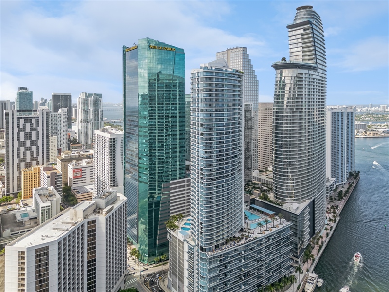 Real Estate Photography - 300 Biscayne Blvd Way #601, Miami, FL, 33131 - Aerial View