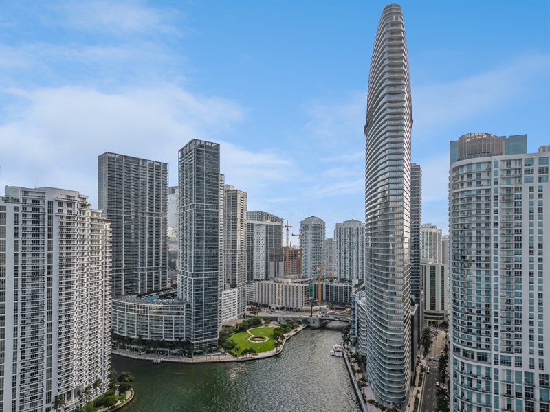 Real Estate Photography - 300 Biscayne Blvd Way #601, Miami, FL, 33131 - Aerial View