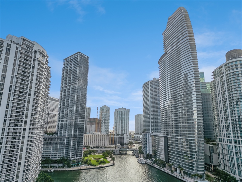 Real Estate Photography - 300 Biscayne Blvd Way #601, Miami, FL, 33131 - Aerial View