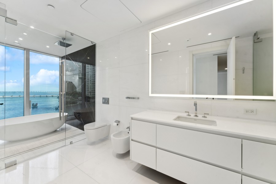 Real Estate Photography - 300 Biscayne Blvd Way #601, Miami, FL, 33131 - 