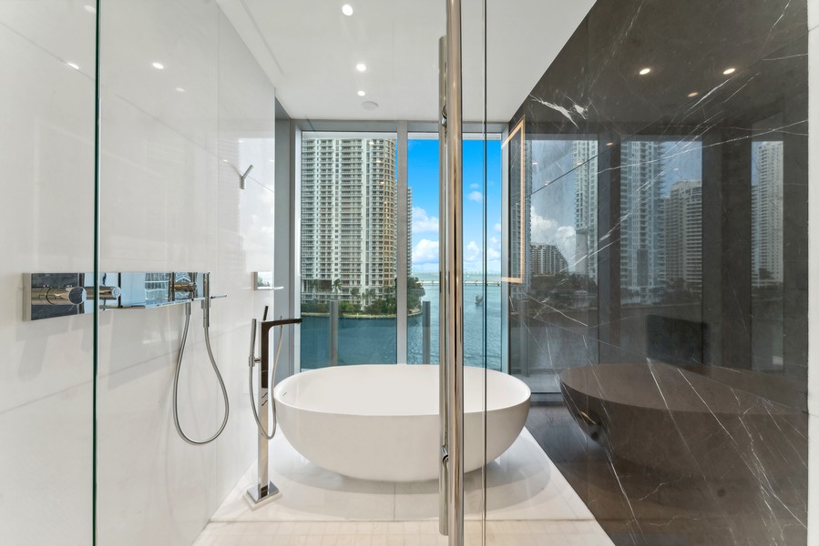 Real Estate Photography - 300 Biscayne Blvd Way #601, Miami, FL, 33131 - 