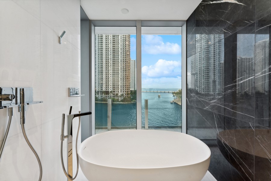 Real Estate Photography - 300 Biscayne Blvd Way #601, Miami, FL, 33131 - 