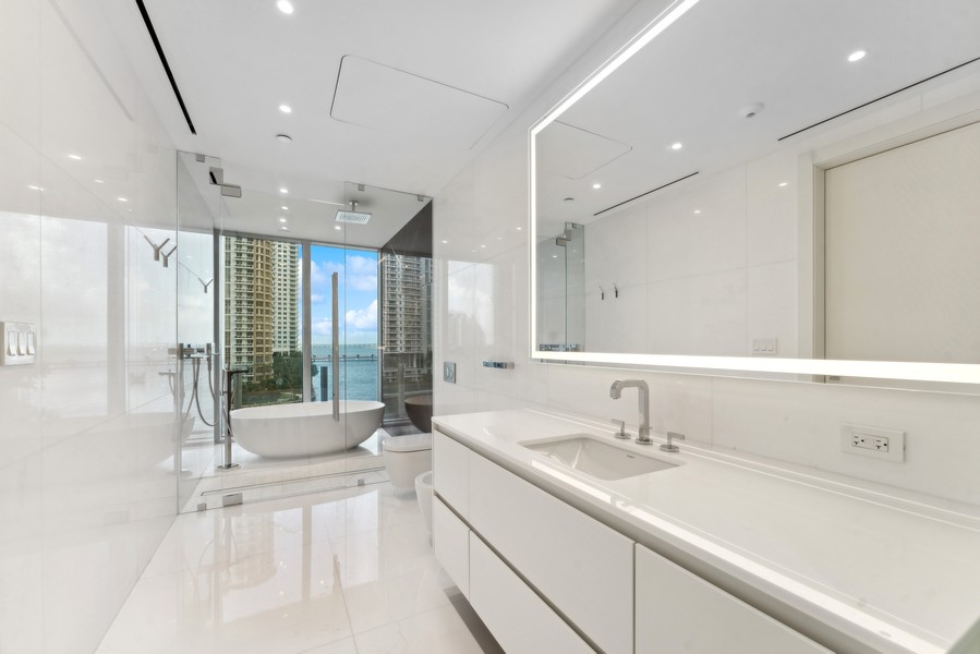 Real Estate Photography - 300 Biscayne Blvd Way #601, Miami, FL, 33131 - 
