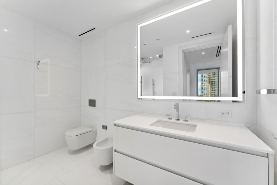 Real Estate Photography - 300 Biscayne Blvd Way #601, Miami, FL, 33131 - 