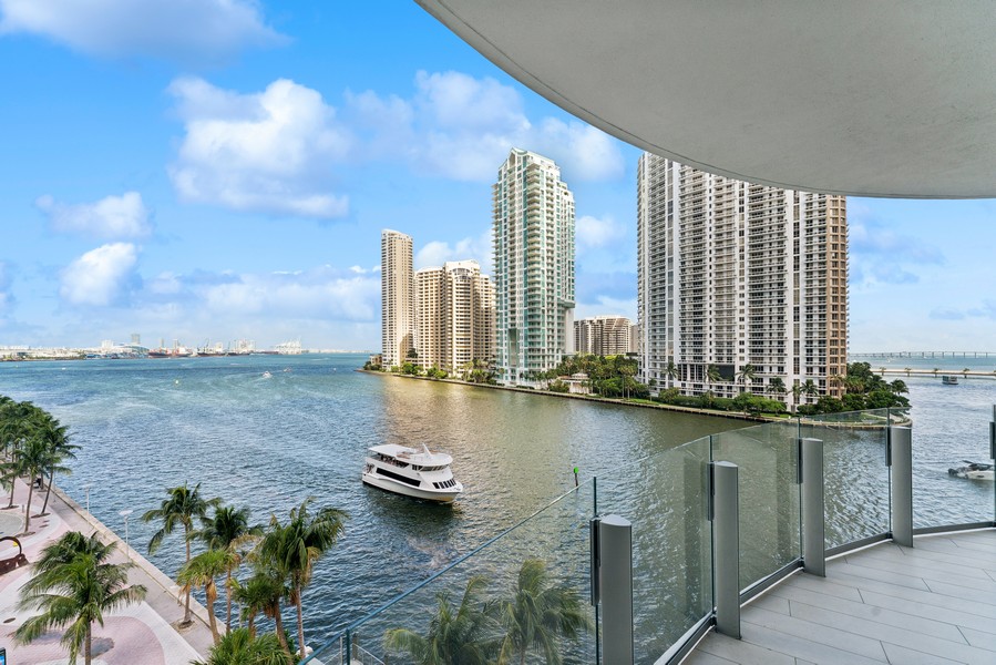 Real Estate Photography - 300 Biscayne Blvd Way #601, Miami, FL, 33131 - 