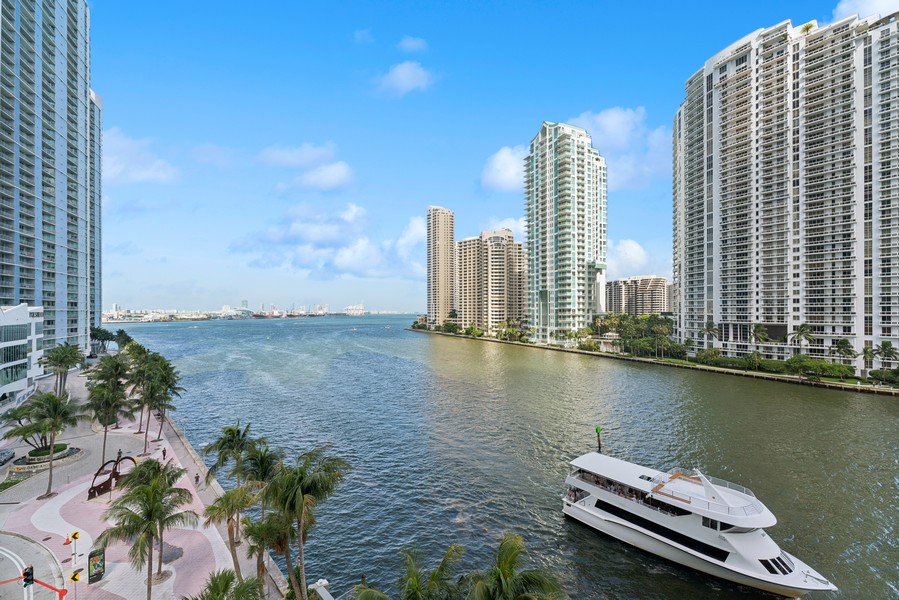 Real Estate Photography - 300 Biscayne Blvd Way #601, Miami, FL, 33131 - 