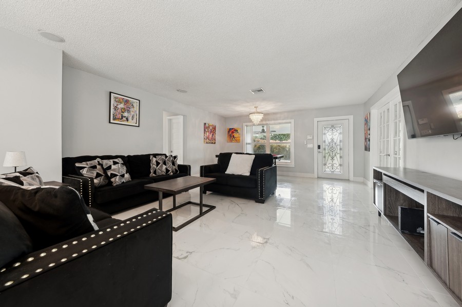 Real Estate Photography - 729 Heron Dr, Delray Beach, FL, 33444 - Foyer/Living Room