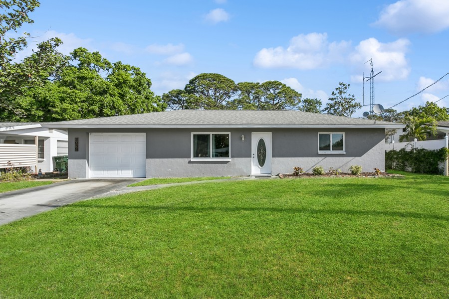 Real Estate Photography - 2039 Kai Drive, Sarasota, FL, 34231 - 