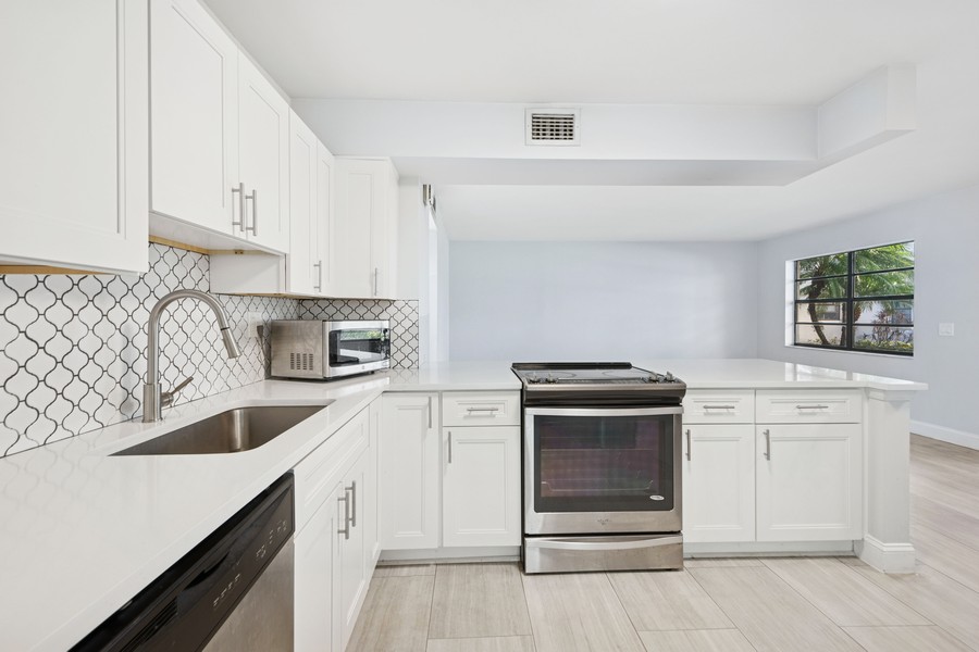Real Estate Photography - 450 piedmont J, Delray Beach, FL, 33484 - Kitchen