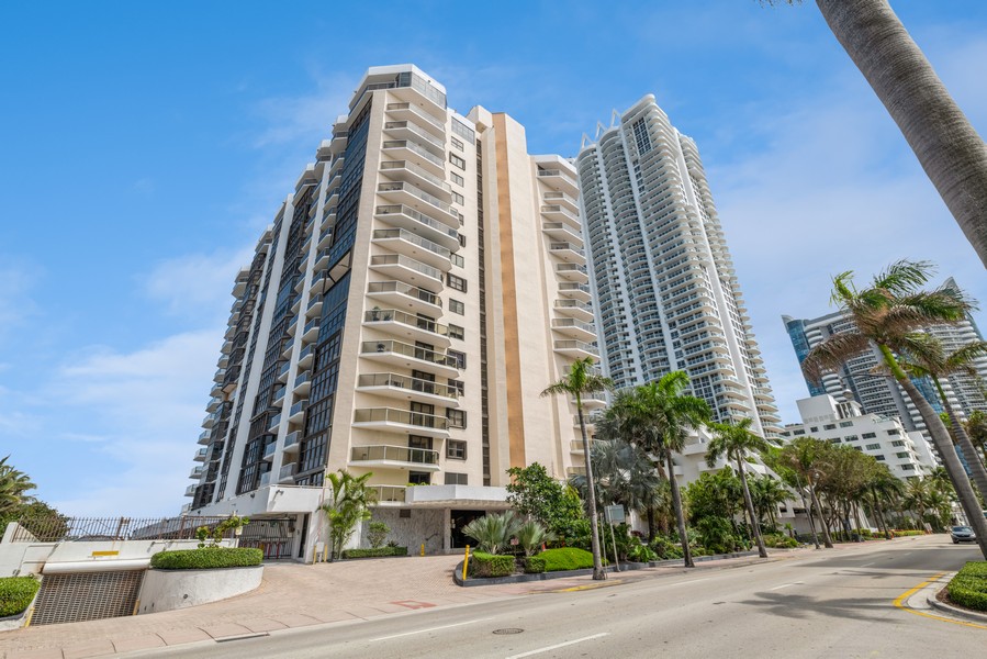 Real Estate Photography - 6423 Collins Ave unit 1602, Miami Beach, FL, 33141 - 