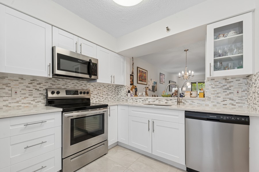 Real Estate Photography - 14475 Strathmore Lane apt.508, Delray Beach, FL, 33446 - Kitchen