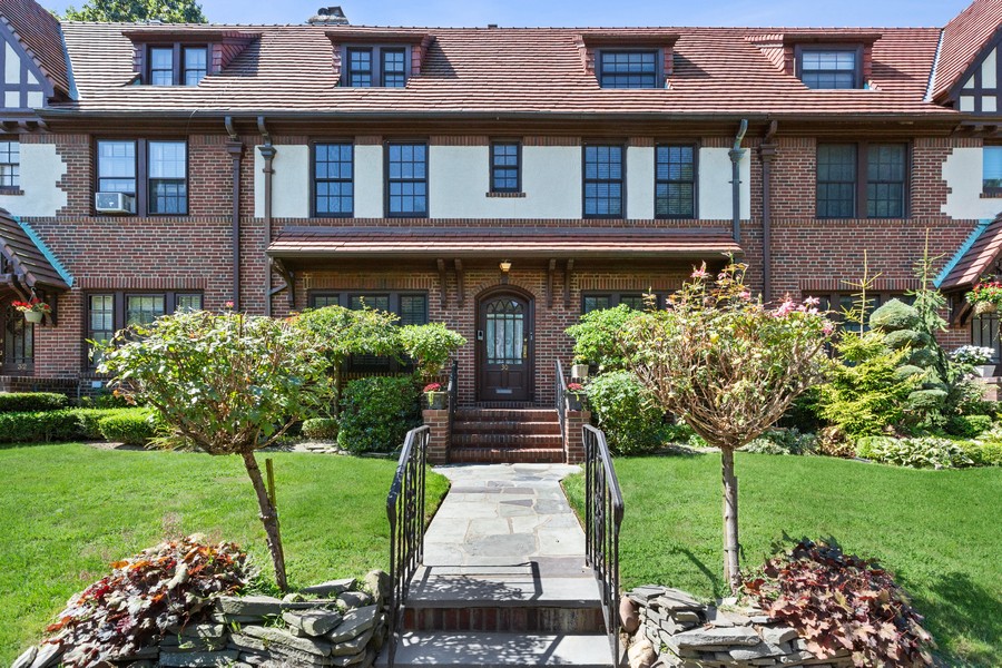 30 Beechknoll Rd, Forest Hills Gardens, NY, 11375 Virtual Tour