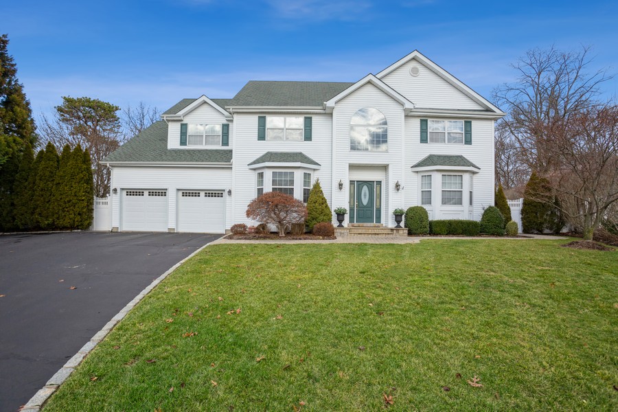 3 Sky View Court, Hauppauge, NY, 11788 Virtual Tour