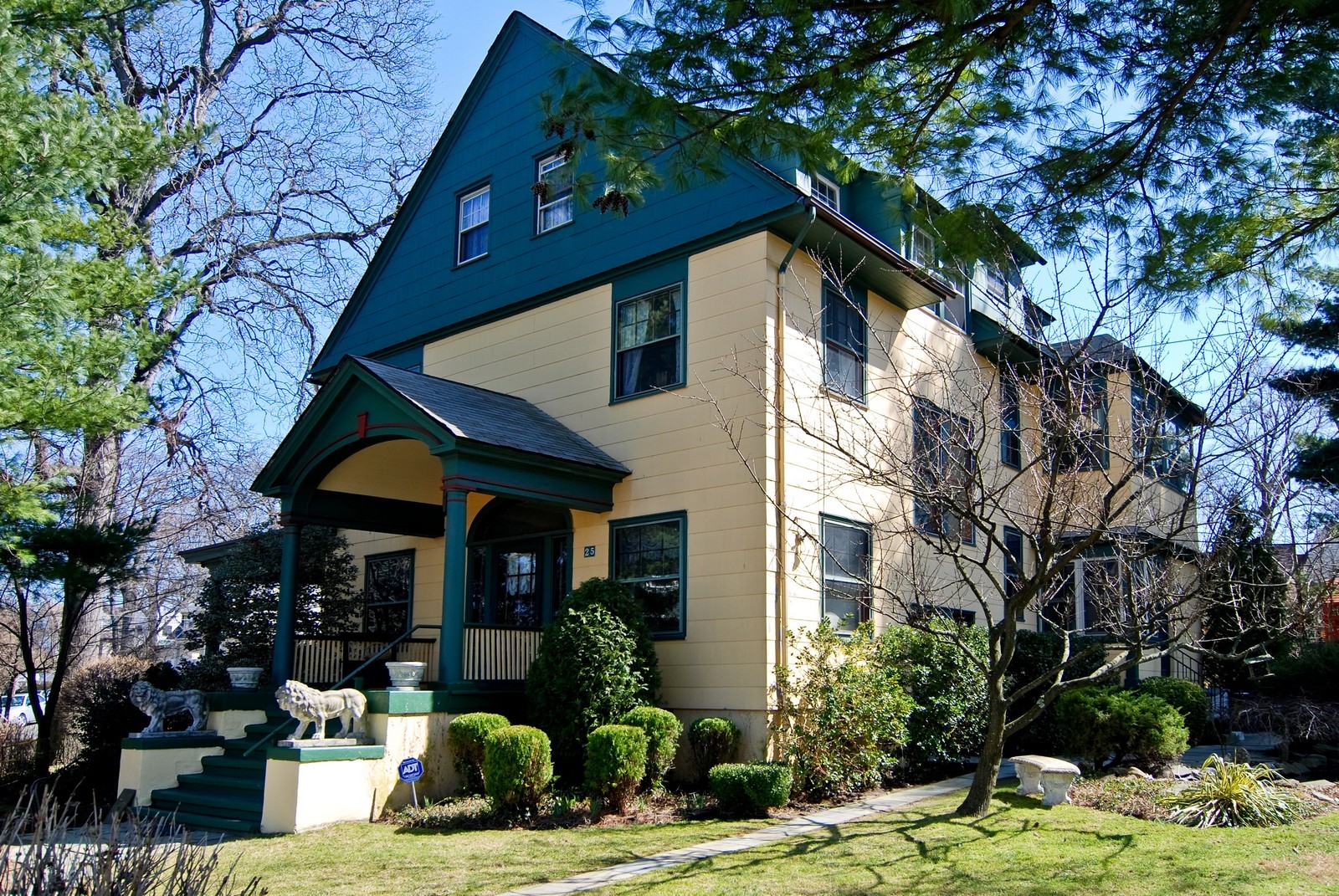 25 Sutton Manor New Rochelle NY 10801 Virtual Tour Houlihan 25 Sutton Manor New Rochelle NY 10801 Virtual Tour Houlihan