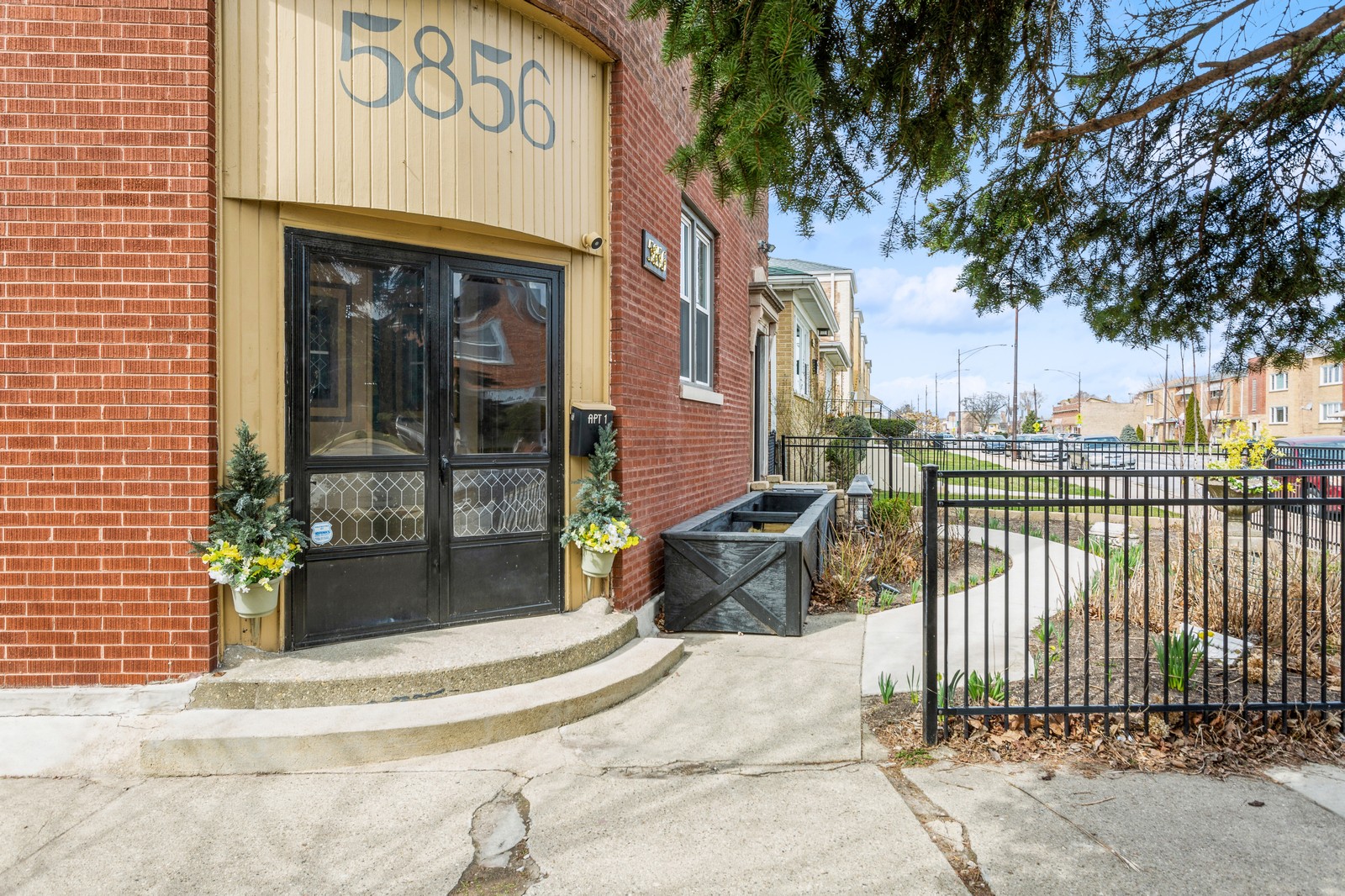 5856 N Elston Avenue Unit 1 Chicago IL 60646 EXIT Realty WE